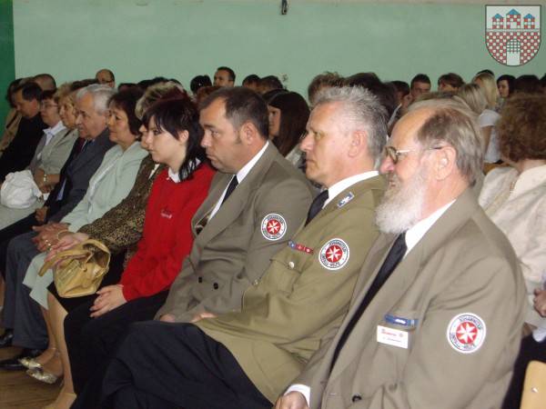 : Na fot. Od lewej Karl Otto Biedermann, Ulrich Radke, Holger Lehnen, Marina Lehnen w czasie uroczystości w Zespole Szkół. 
